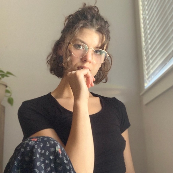 Meet your Posher, Caylin - Picture 1 of 2